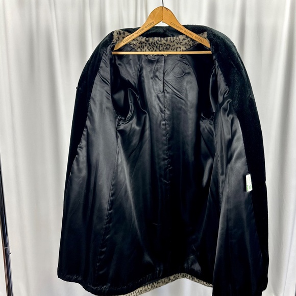 Vintage 1980s Faux Fur Winter Coat in Grey and Black - Made in Canada - M/L - Picture 10 of 10
